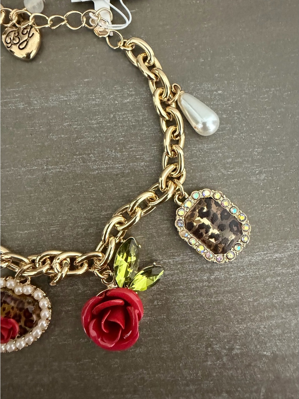 NWT Betsey Johnson Leopard & Rose Charm Gold Tone Bracelet - Picture 4 of 7